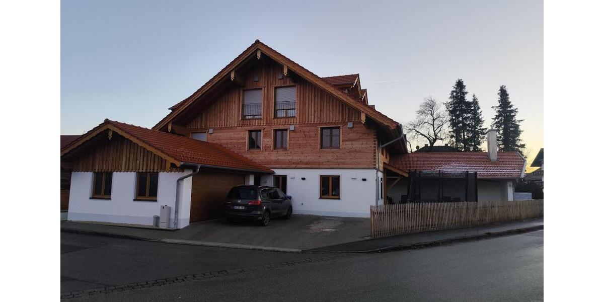 Doppelhaushälfte Antdorf - 8 Zimmer, 250 m&sup2;, 2.950&euro; | Angebot:24710223