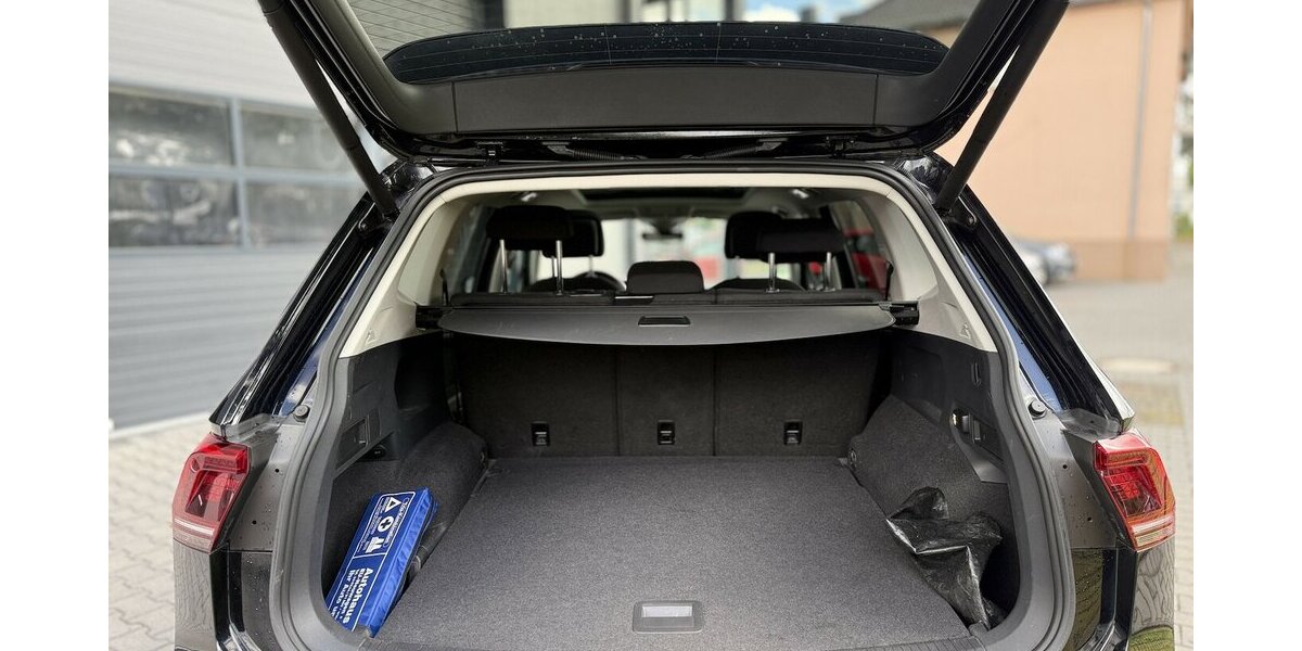 VW Tiguan R-Line / Allrad / Pano / Keyless 84.000 km 33.900 &euro; Mönchengladbach 41066