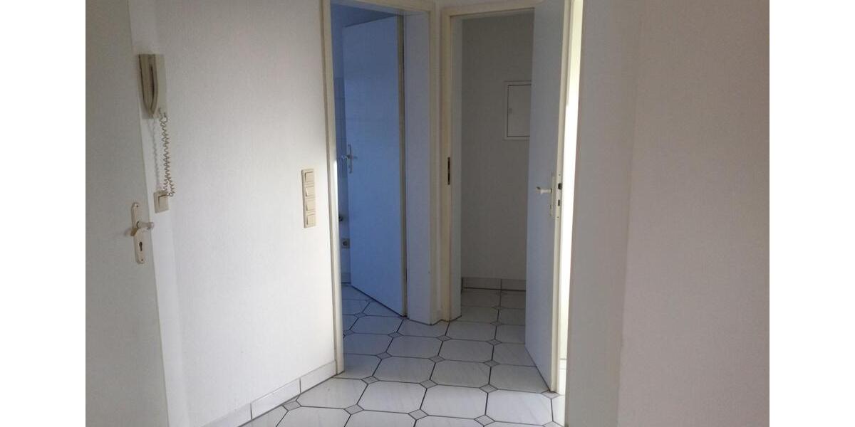 Dachgeschoßwohnung Krefeld Cracau - 2.5 Zimmer, 65 m&sup2;, 560&euro; | Angebot:25420402