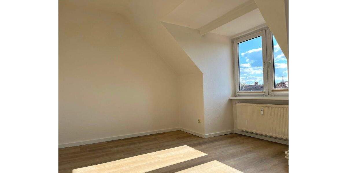 Lichtdurchflutete Dachgeschosswohnung mit Heidensee-Blick und neuer Einbauküche in 19055 Schwerin 3 zimmer