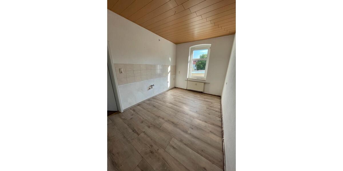 Etagenwohnung Eisenberg - 1 Zimmer, 63 m&sup2;, 425&euro; | Angebot:25237457