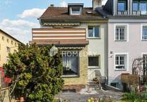 Charmantes Reihenendhaus in ruhiger Lage von Frankfurt-Rödelheim mit Blick zur Nidda