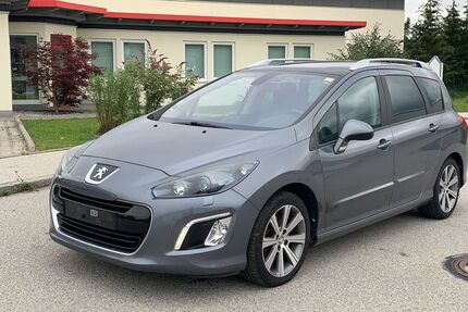 Peugeot 308 122.000 km 2.390 &euro; München 81479