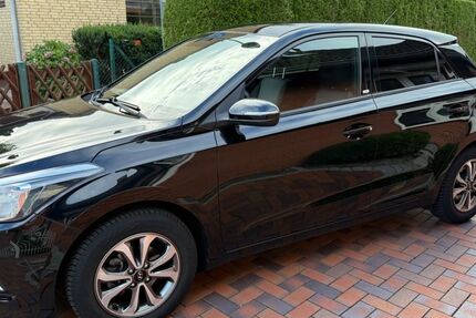 Hyundai i20 69.233 km 9.950 € Schwentinental 24223