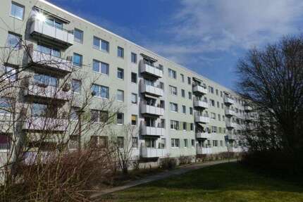 Wohnung zum Mieten in Schwerin 380 € 53.2 m²