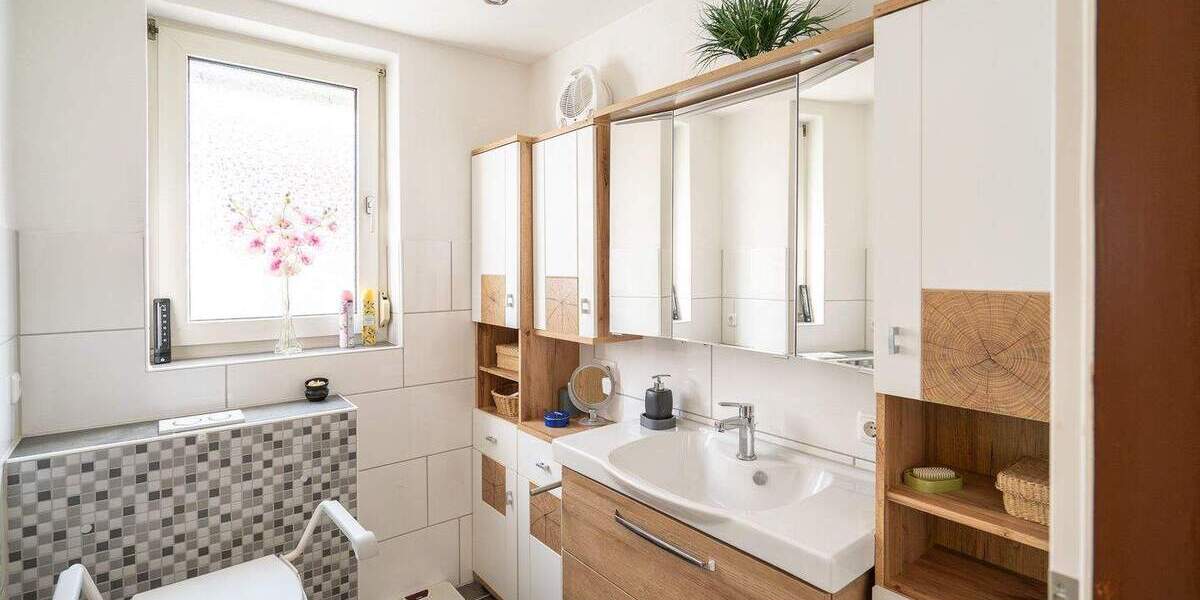 Mehrfamilienhaus, Wohnhaus Strahlungen - 6 Zimmer, 164 m&sup2;, 240.000&euro; | Angebot:25738674