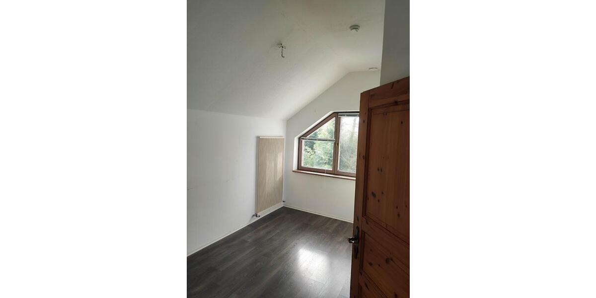 Etagenwohnung Hennef (Sieg) - 4 Zimmer, 120 m&sup2;, 1.400&euro; | Angebot:24983710