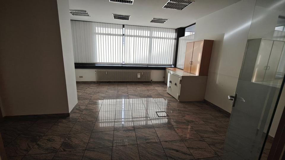 500m² Gewerbeanwesen in zentraler Lage von Landsweiler-Reden zimmer