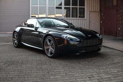Aston Martin V8