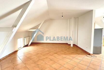 Charmante 2- Zimmer- Dachgeschosswohnung mit Balkon und großer Küche zimmer