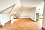 Charmante 2- Zimmer- Dachgeschosswohnung mit Balkon und großer Küche zimmer