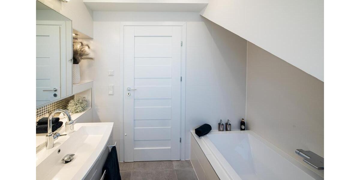 Einfamilienhaus Holzminden - 9 Zimmer, 230 m&sup2;, 2.700&euro; | Angebot:26253737