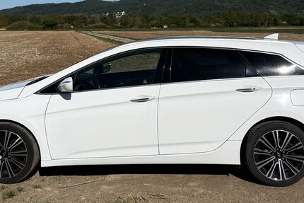 Hyundai i40 124.000 km 10.200 &euro; Zwingenberg 64673