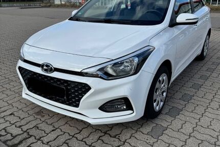 Hyundai i20 70.100 km 9.690 &euro; Hamburg 21033