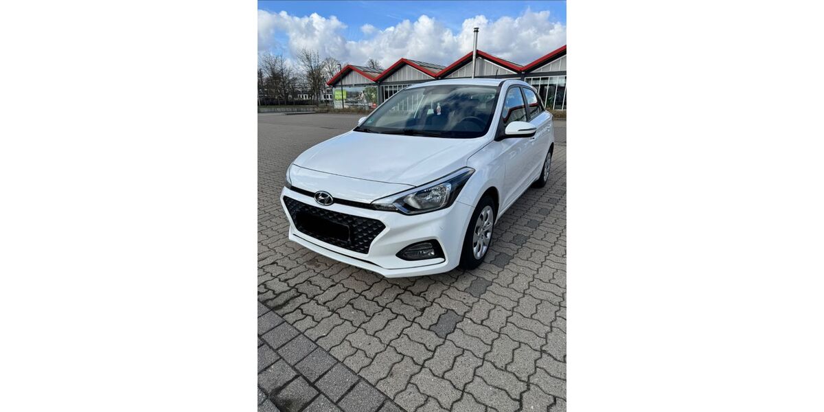 Hyundai i20 70.100 km 9.890 &euro; Hamburg 21033