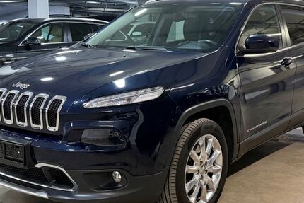 Jeep Cherokee 163.017 km 13.490 &euro; München 81677