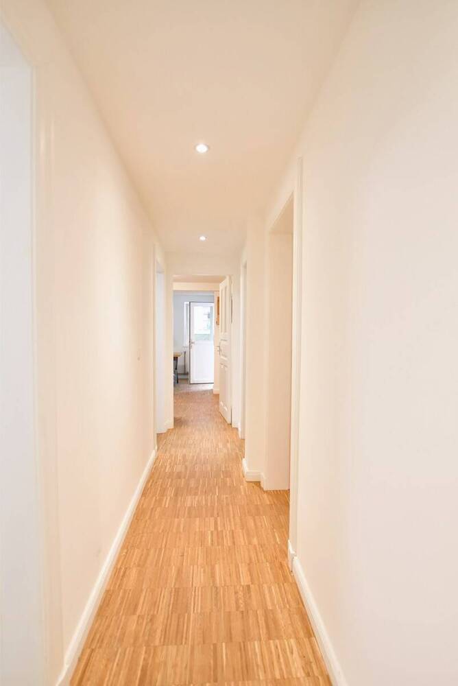 Top gepflegte 3 Zimmer Büro- Praxisfläche in begehrter Lage