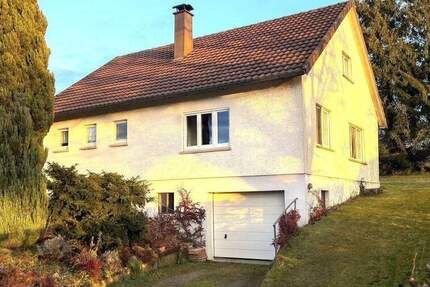 Einfamilienhaus mit großem Garten, Garage, Terrasse und ausbaubarem Dachgeschoss in 88339 Bad Waldsee - Steinach 3 zimmer