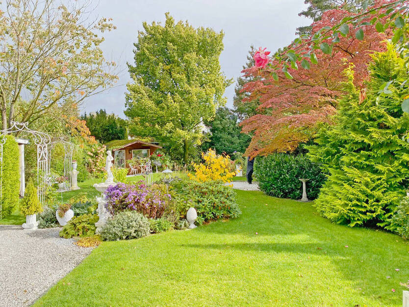 4-Zi.- Doppelhaustraum mit Wintergarten, Kamin, Sauna, Carport und Garten in ruhiger Sackgassenlage