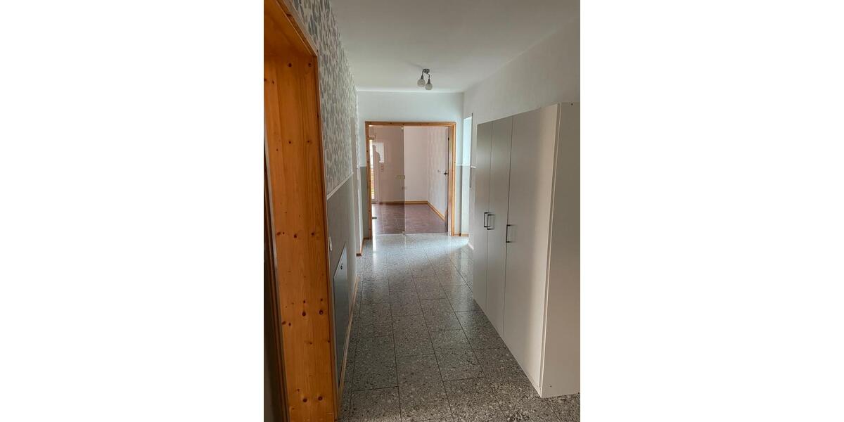 Hochparterre Rotenburg an der Fulda - 3 Zimmer, 85 m&sup2;, 730&euro; | Angebot:26223326