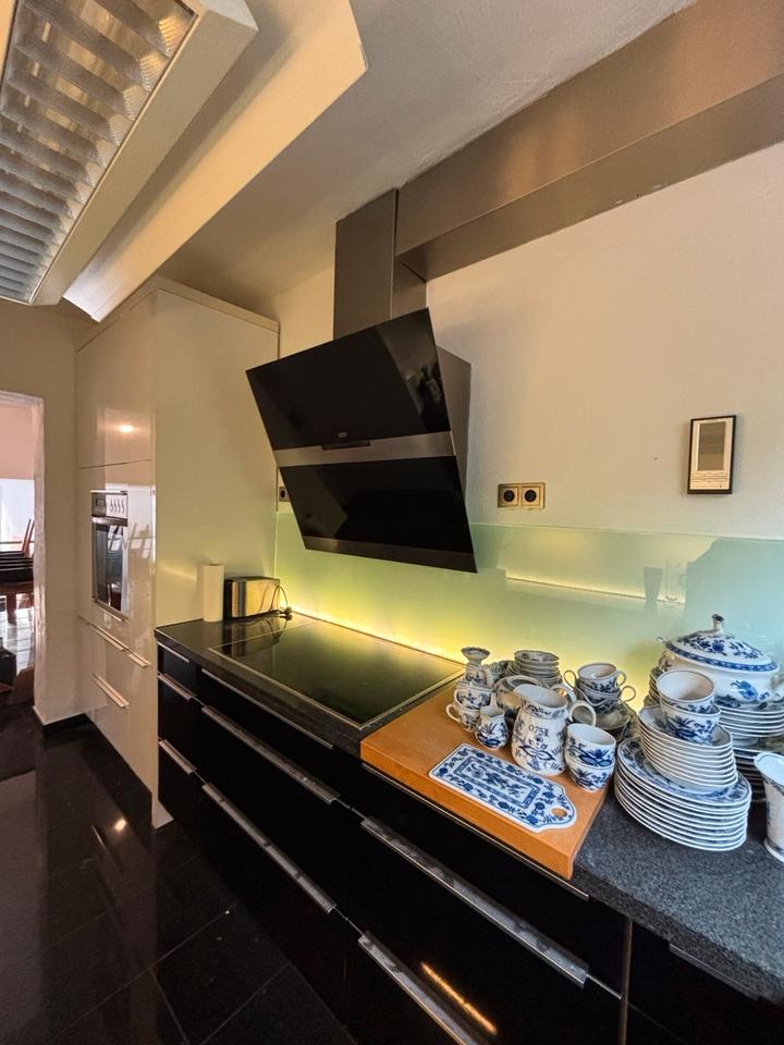 Modernes Reihenhaus mit großzügiger Rooftop-Lounge zimmer