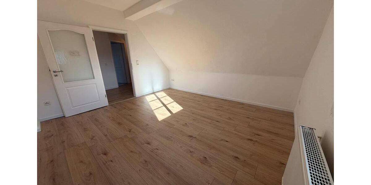 Dachgeschoßwohnung Remscheid Lüttringhausen - 2 Zimmer, 63 m&sup2;, 500&euro; | Angebot:24896175