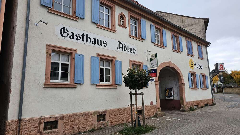 Haus zum Kaufen in Ubstadt-Weiher 530.000 € 253 m² 10 zimmer