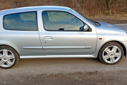 Renault Clio 100.000 km 8.500 &euro; Kustrin-Kietz 80km von Berlin 15328