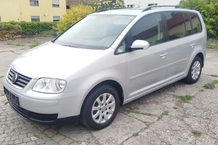 VW Touran 208.000 km 2.699 &euro; Regensburg 93055