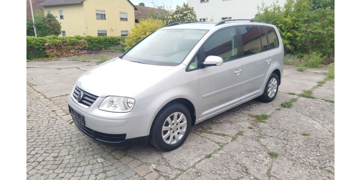 VW Touran 208.000 km 2.699 &euro; Regensburg 93055