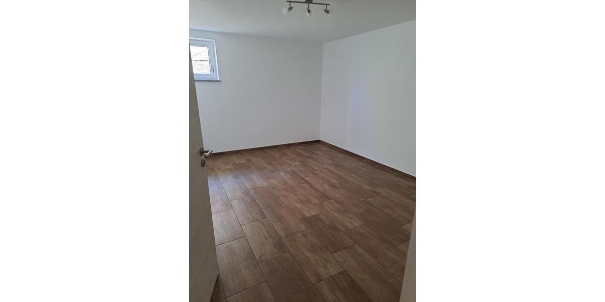 Erdgeschoßwohnung Pfarrkirchen - 6.5 Zimmer, 142 m&sup2;, 1.200&euro; | Angebot:25368778