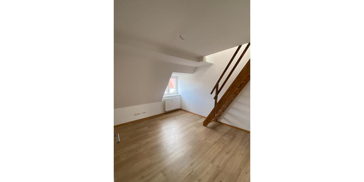Dachgeschoßwohnung Rostock Hansaviertel - 2.5 Zimmer, 92 m&sup2;, 1.280&euro; | Angebot:26239871