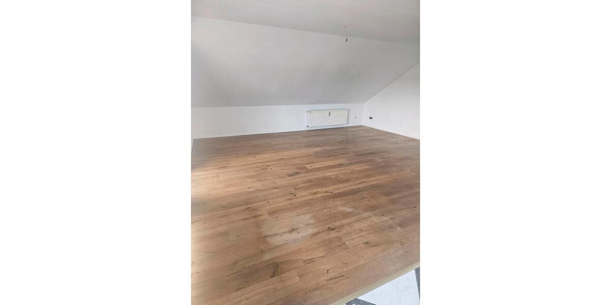 Dachgeschoßwohnung Hennef (Sieg) - 2 Zimmer, 85 m&sup2;, 980&euro; | Angebot:25410222