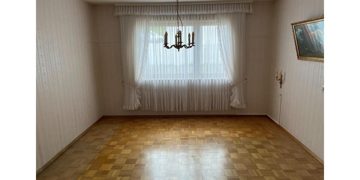 Geräumiges 13 Zimmer-Einfamilienhaus mit luxuriöser Innenausstatt 13 zimmer