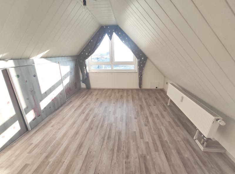 Große Maisonette mit Klimaanlagen (aktuell in 2 Wohnungen unterteilt) mit 2 Balkonen, 2 Einbauküchen und 2 Stellplätzen 5 zimmer