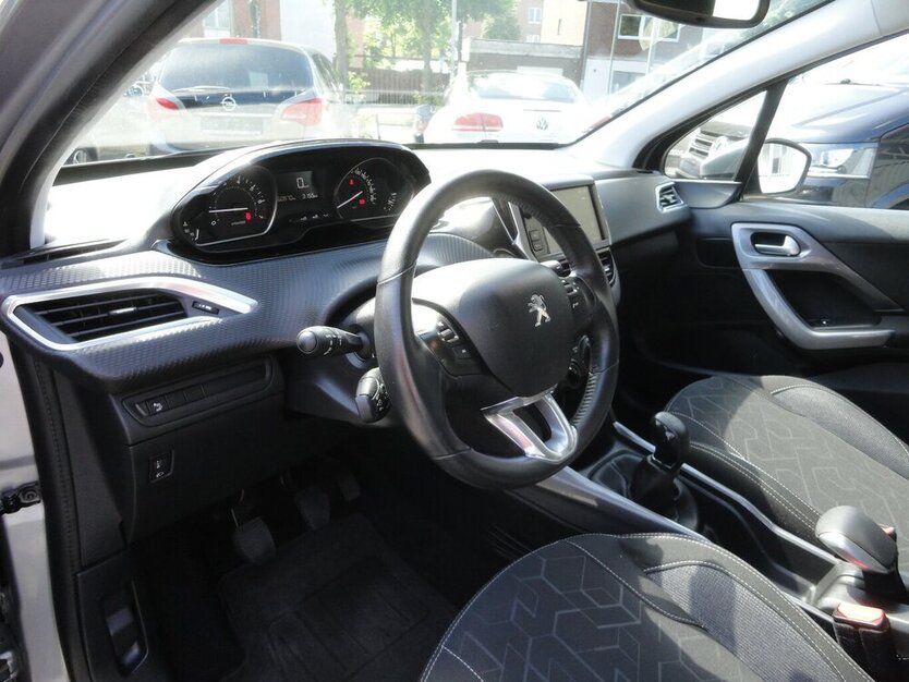 Peugeot 2008 Active 1,2 Klima SHZ PDC Allwetter 60.000 km 8.990 € Neuss 41462