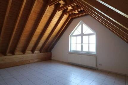 Schicke Single-Wohnung - DG mit Ausblick
