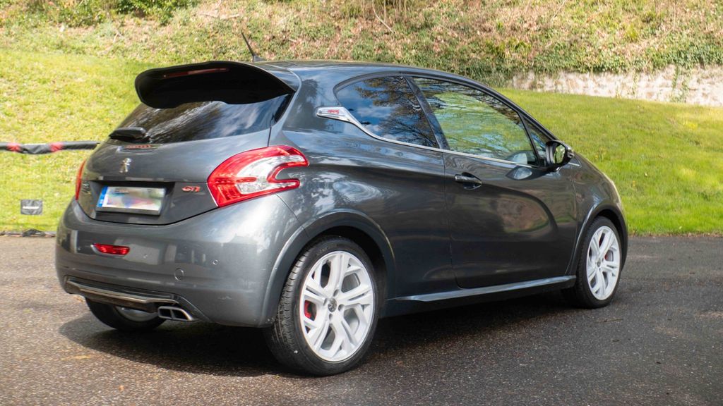 Peugeot 208 110.000 km 11.000 &euro; Waldkirch 79183