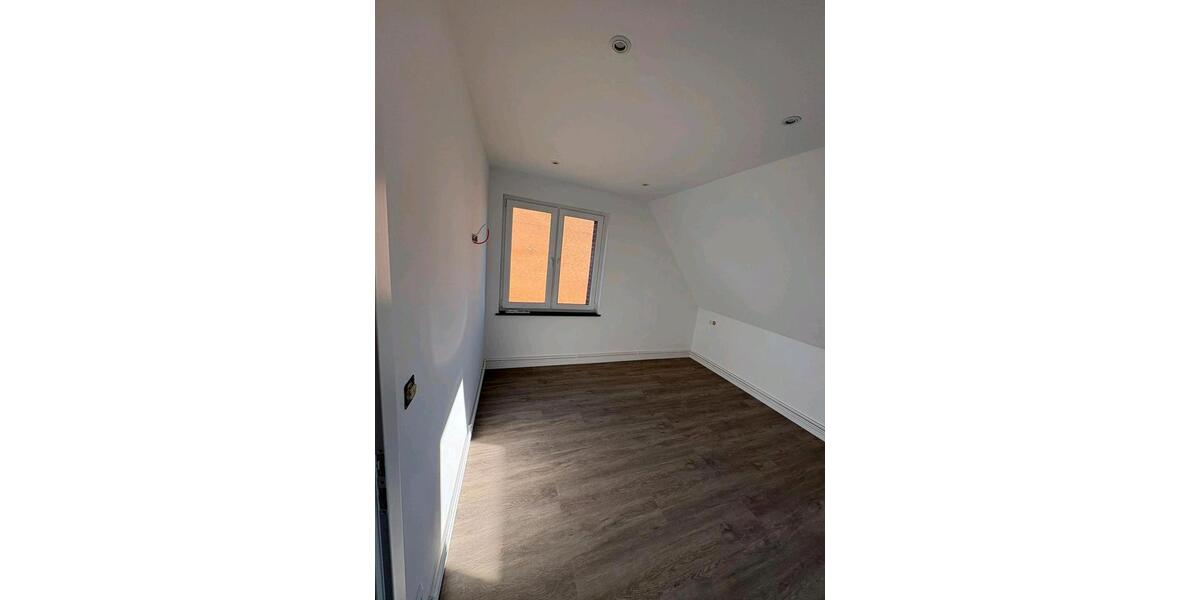 Dachgeschoßwohnung Harsum - 3 Zimmer, 65 m&sup2;, 600&euro; | Angebot:25047513