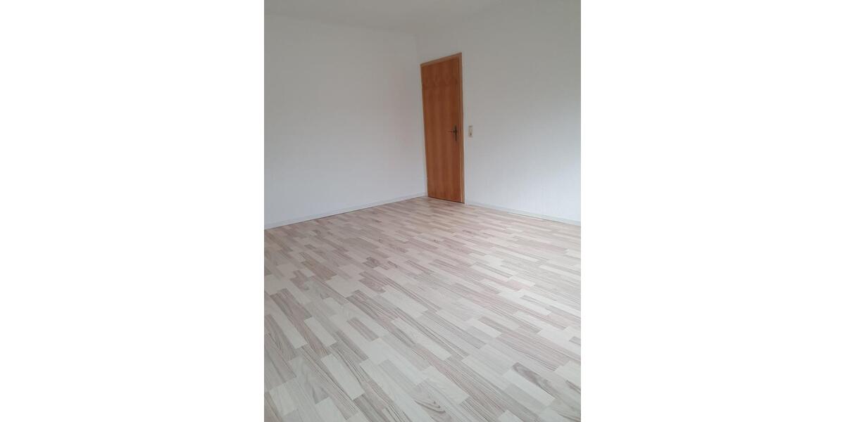 Renoviert, hell und sehr sparsam 3 zimmer