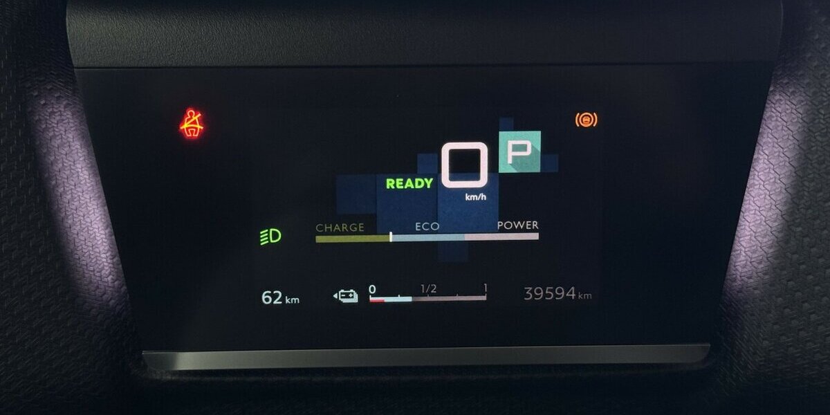 Citroen C4 e- 136 Shine 50 KWh LED CARPLAY 43.800 km 16.890 &euro; Lich 35423