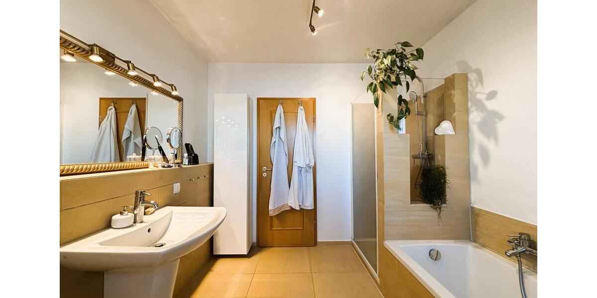 Hochwertiges saniertes Einfamilienhaus mit Einliegerwohnung 8 zimmer