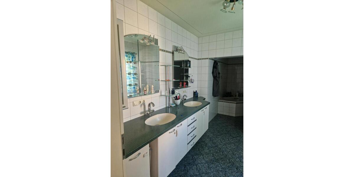 Etagenwohnung Deggendorf - 5 Zimmer, 150 m&sup2;, 1.600&euro; | Angebot:26384491