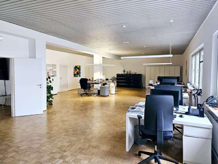 Büro in Neu-Isenburg 579.000 € 302 m²