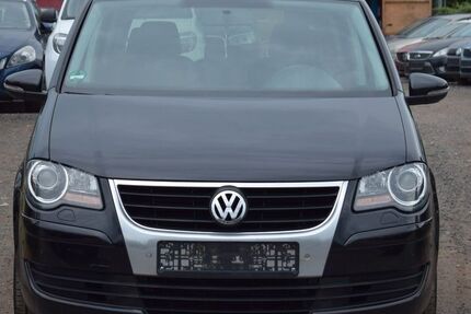 VW Touran 142.000 km 5.499 &euro; Berlin 13597