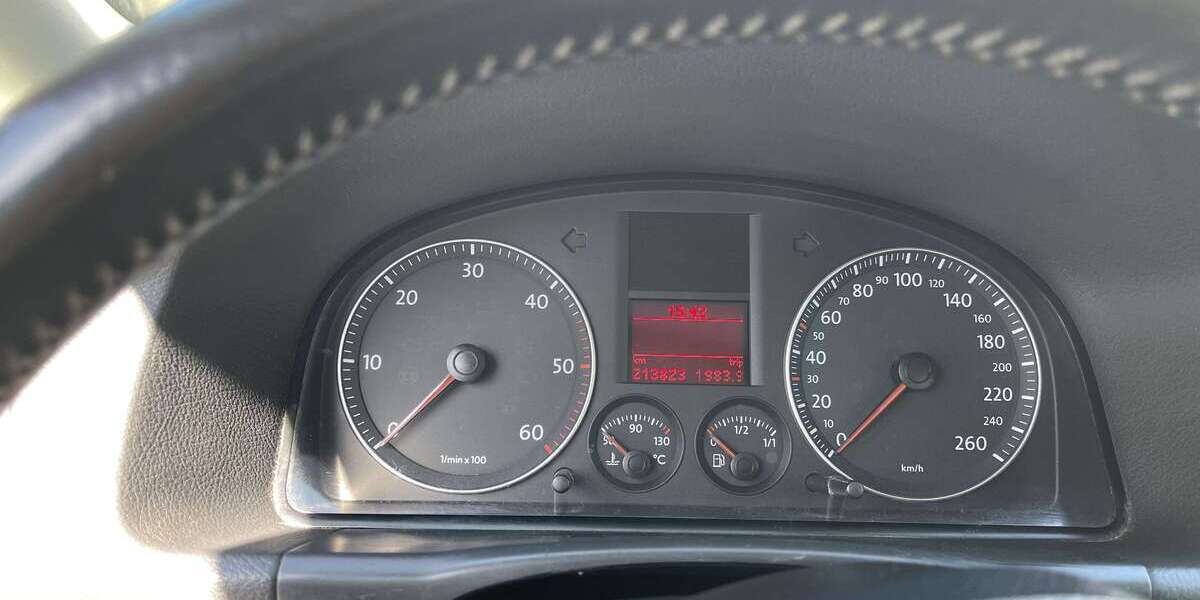 VW Touran 214.555 km 3.300 &euro; Hilden, Stadt 40721
