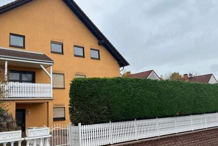 Wohnen am Sonnenhügel: Helle 3 ZKB Dachgeschosswohnung mit Balkon in einem gepflegten Mehrfamilienhaus – Kopernikusstraße 15, 66333 Völklingen 3 zimmer