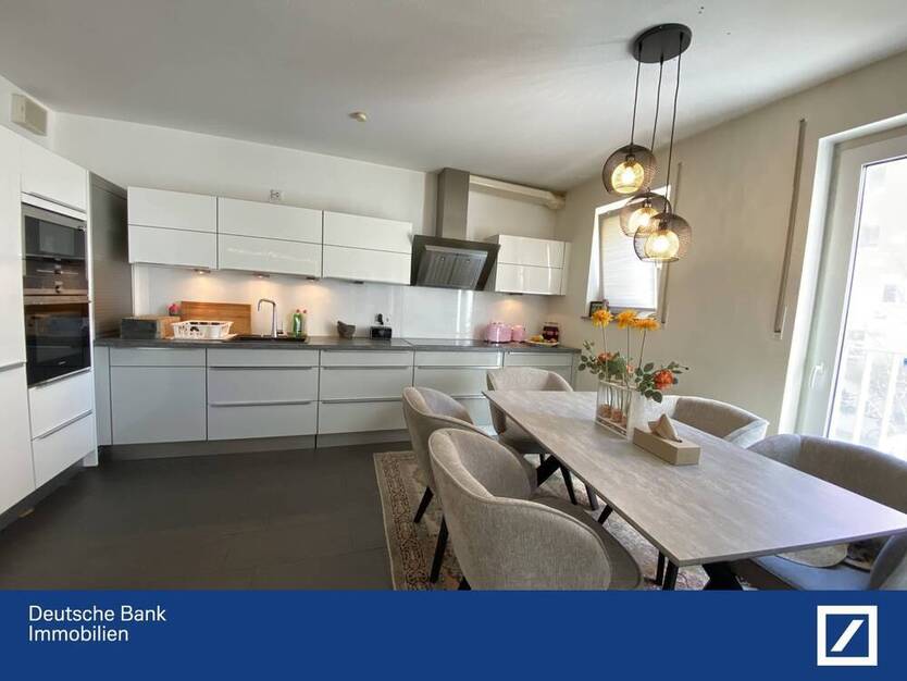 Ihre TraumWohnung in Frankfurt - Helle 4-Zi.-Wohnung mit Balkon und TG Stellplatz in begehrter Lage