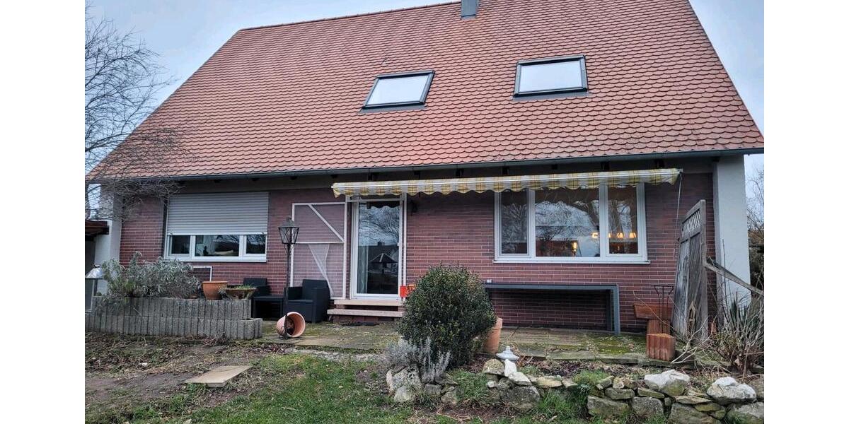 Einfamilienhaus mit großem Garten und Doppelgarage 7 zimmer