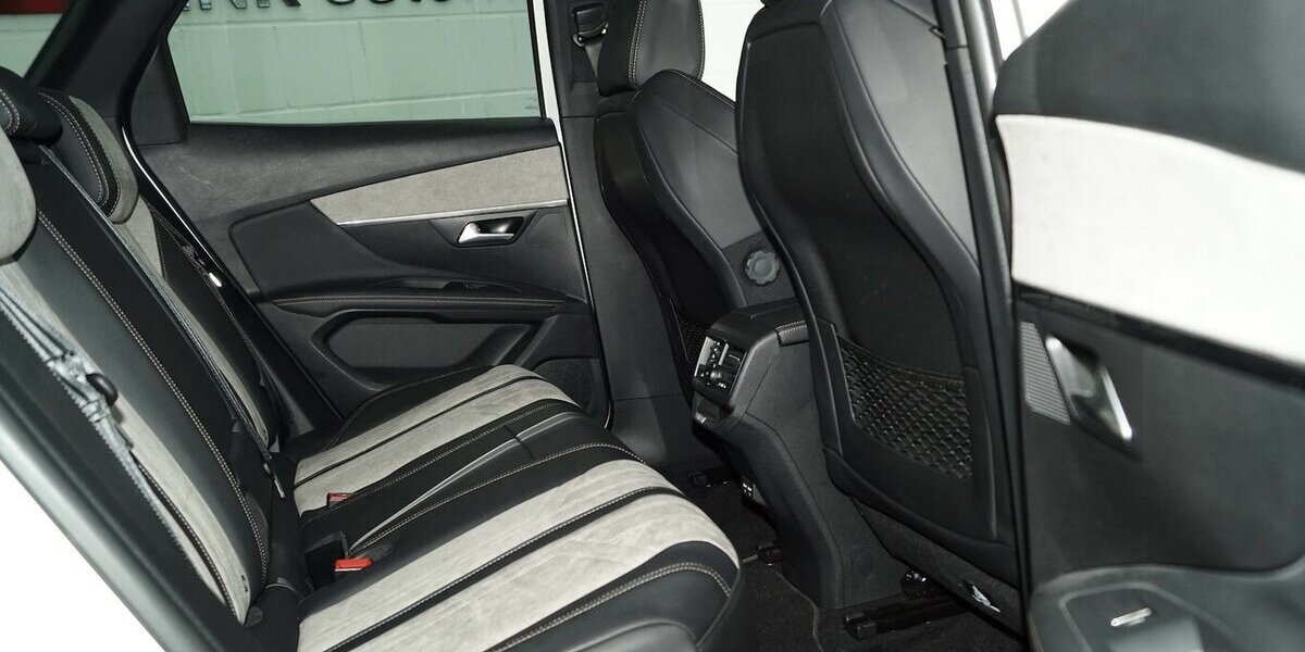 Peugeot 3008 225 GT Plug-In Hybrid LED CARPLAY LEDER 52.400 km 19.940 &euro; Lich 35423